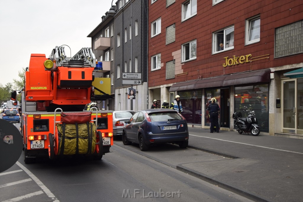 Feuer 1 Koeln Hoehenberg Olpenerstr P05.JPG - Miklos Laubert